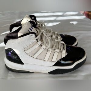 Youth JORDAN Max Aura shoes sz 5.5Y